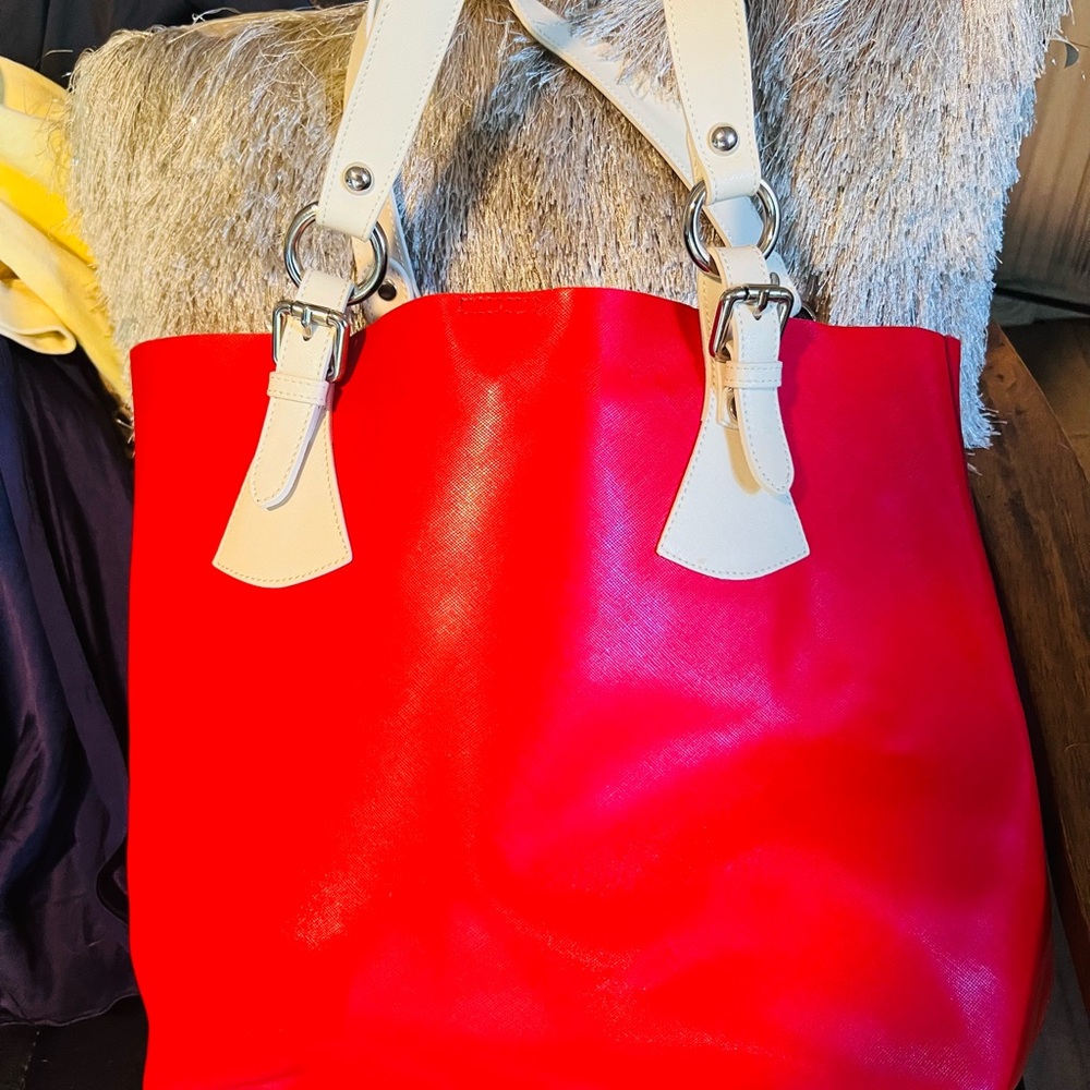 Pulicati Vibrant Red and Cream Tote like new!